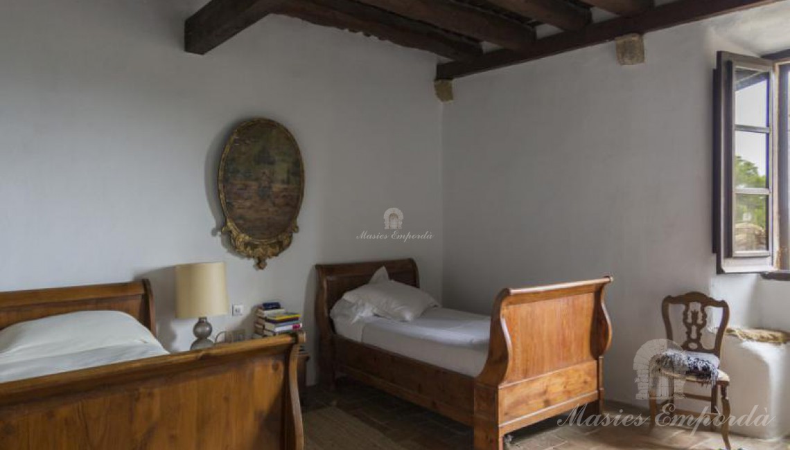 Habitación doble de la planta con vistas al jardín y los campos de la propiedad 