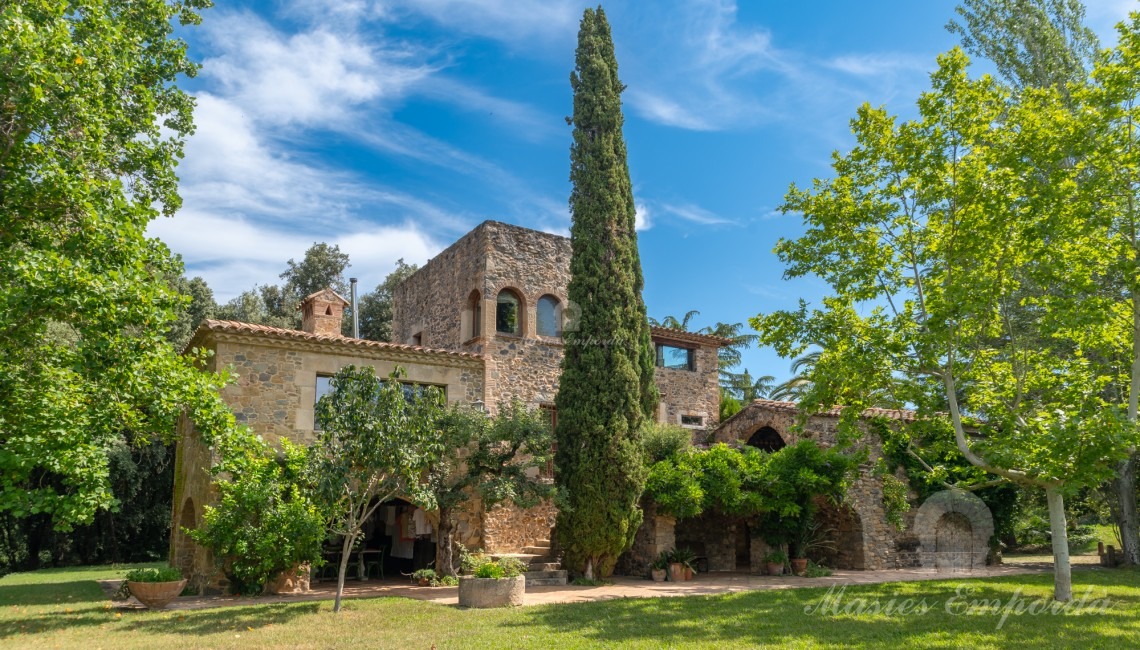 Façana de la masia