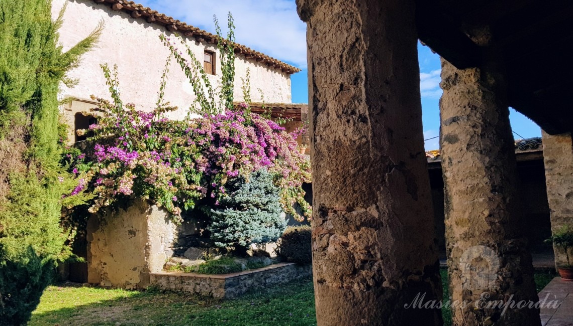 Façana de la masia