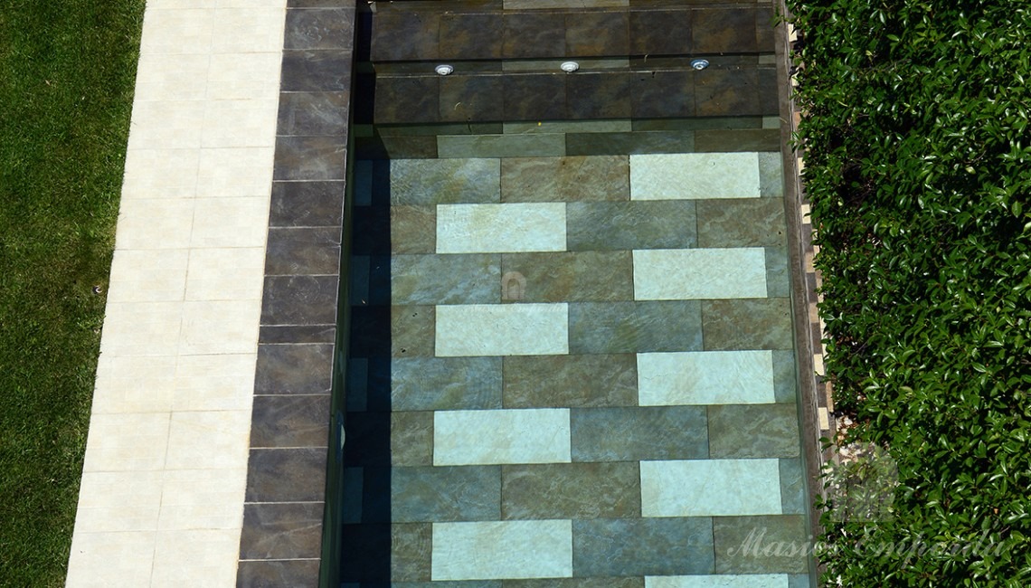 Vistes del jardí i piscina