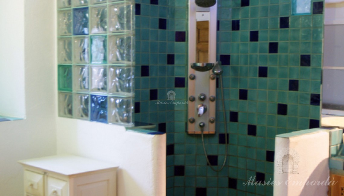 Bany complet amb dutxa de l´habitació principal