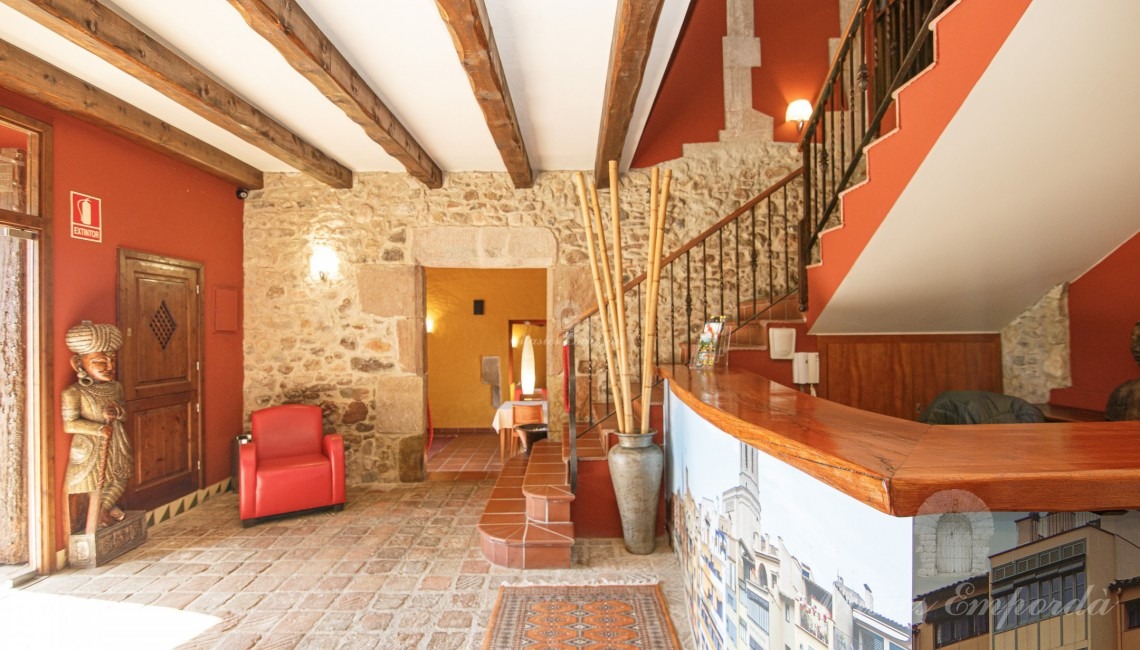 Entrada distribuïdor de la planta baixa de la masia