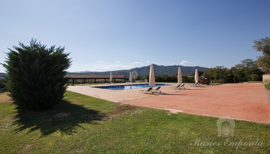 Vistes de la zona de piscina