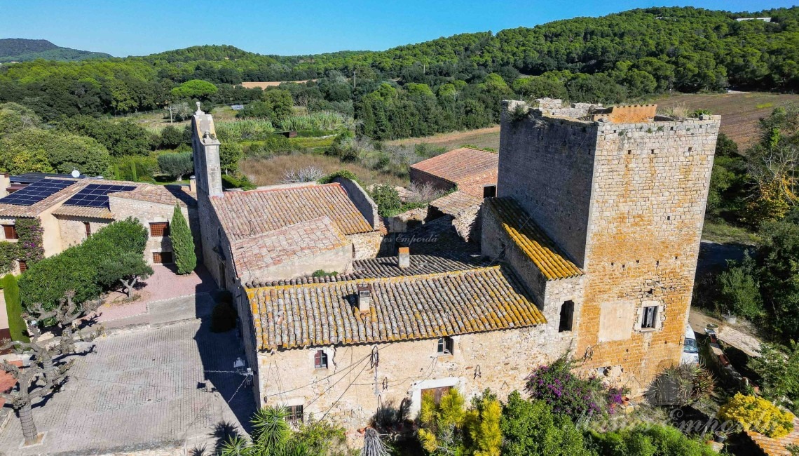 Vistes de la torre romànica