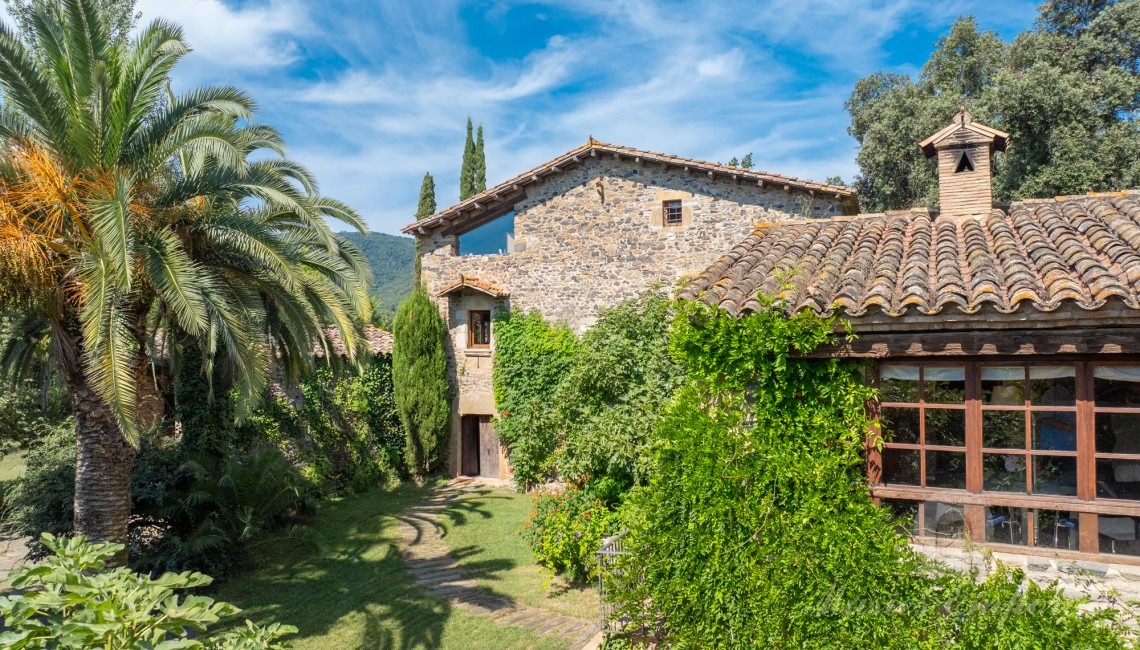 Façana de l'annex a la masia