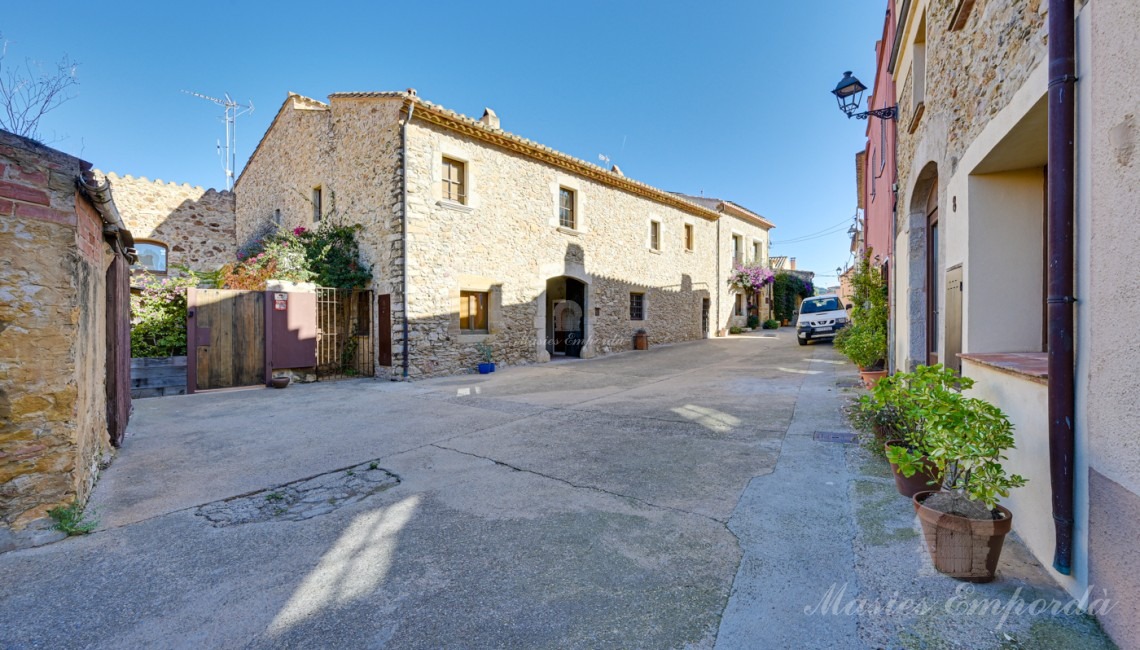 Façana de la casa i carrers
