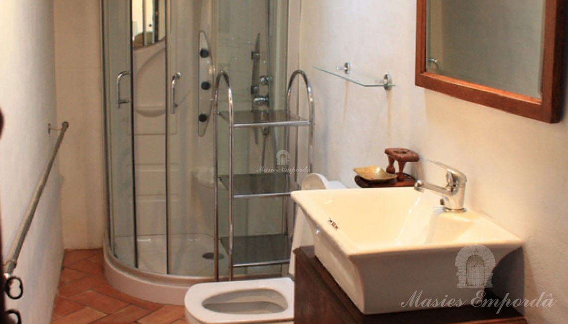 Baños de la habitación del anexo de invitados Baños de la habitación del anexo de invitados