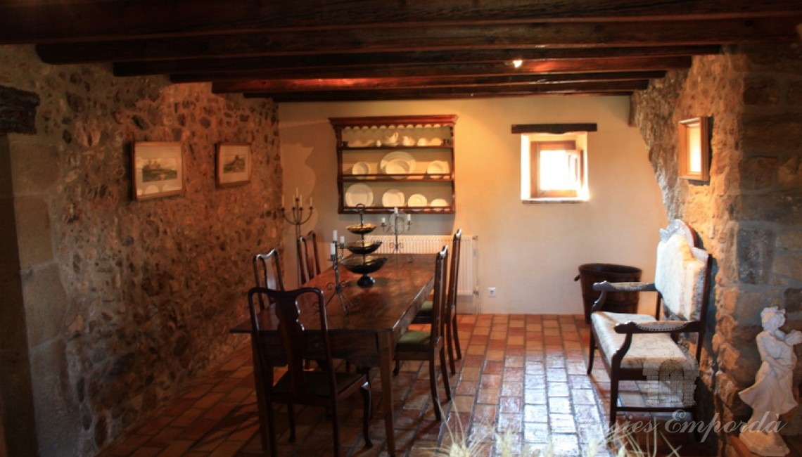 Vista del comedor de la masía Vista del comedor de la masía