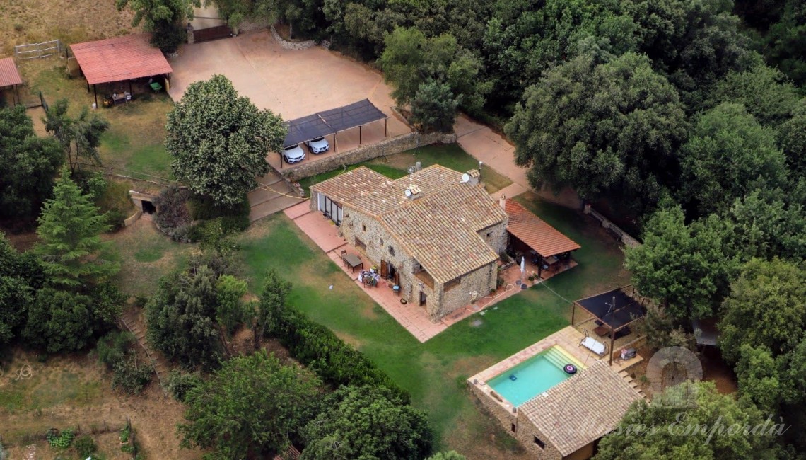 Vista zenital de la masia i de la propietat