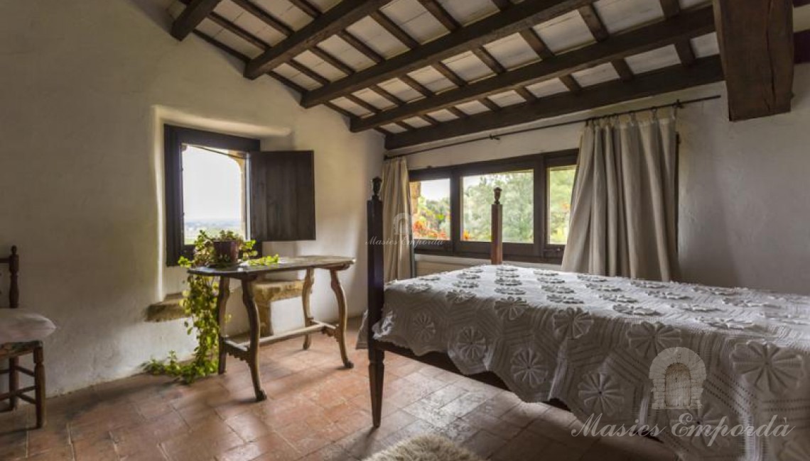 Habitación doble de la planta con vistas al jardín y los campos de la propiedad 