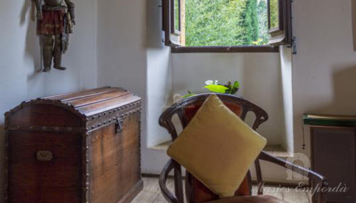 Habitación doble de la planta con vistas al jardín y los campos de la propiedad 