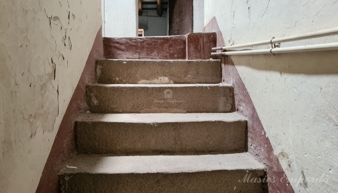 Escalera de acceso a planta 