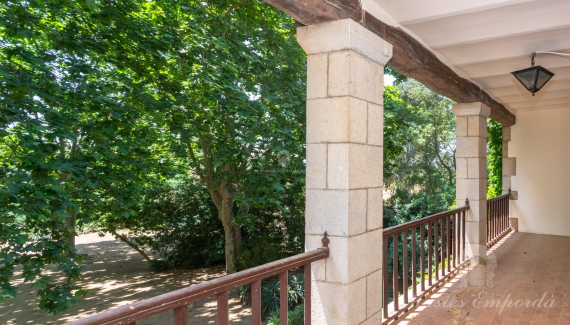Terrassa de la segona planta dona accés a la capella