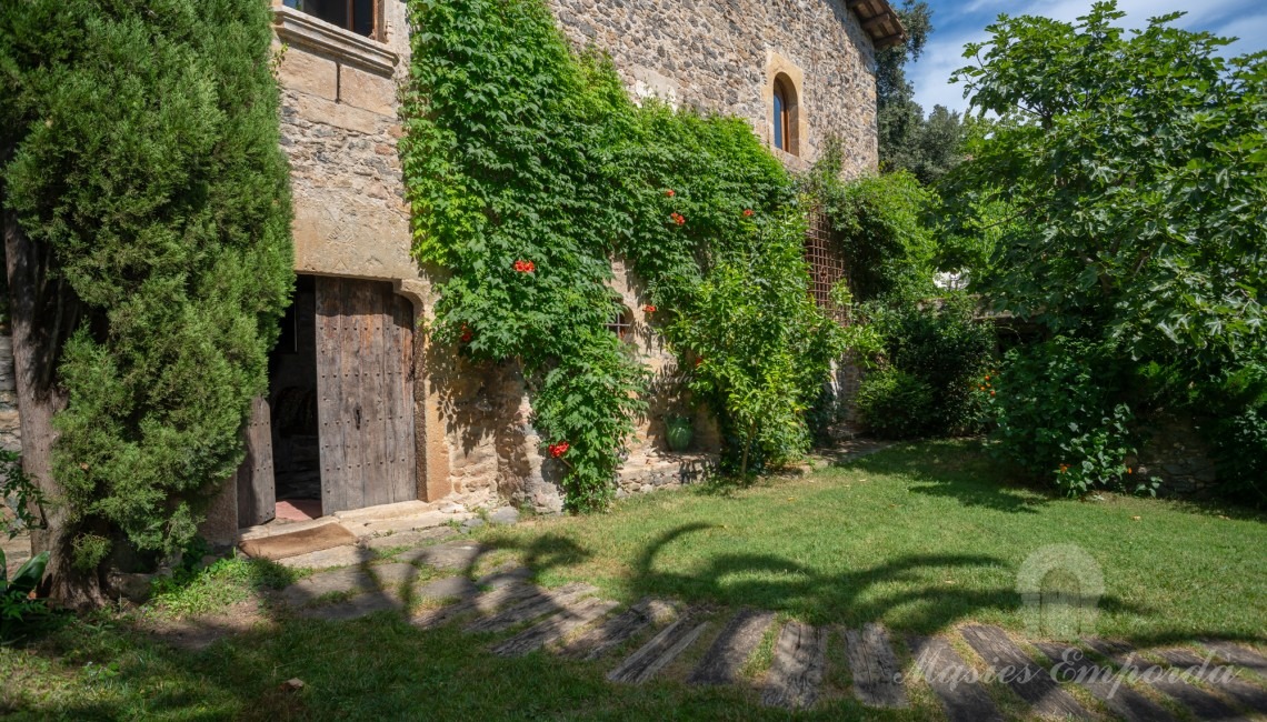 Façana de la masia