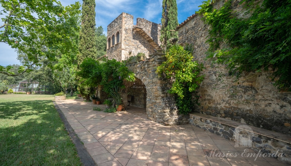 Façana de la masia