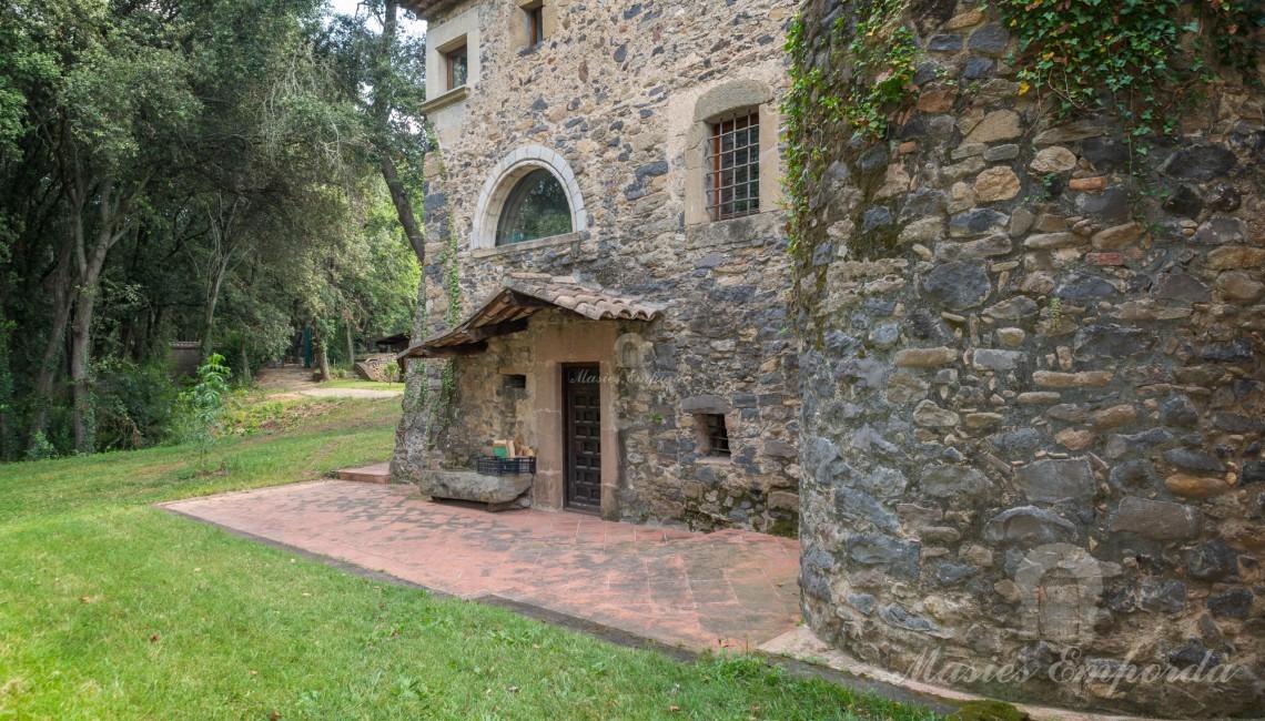 Façana de la masia