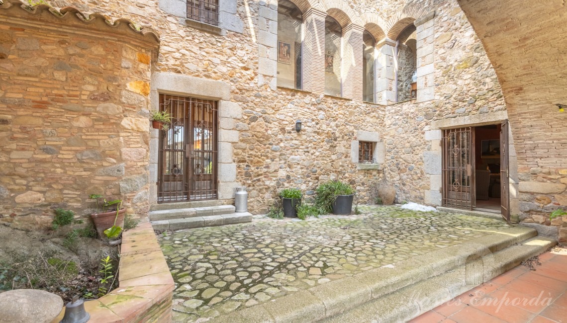 Pati interior de la masia