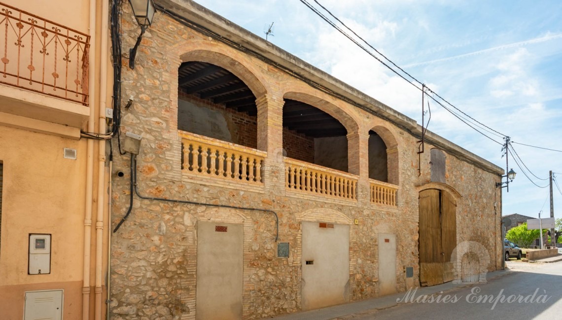 Fachada lateral Façana lateral