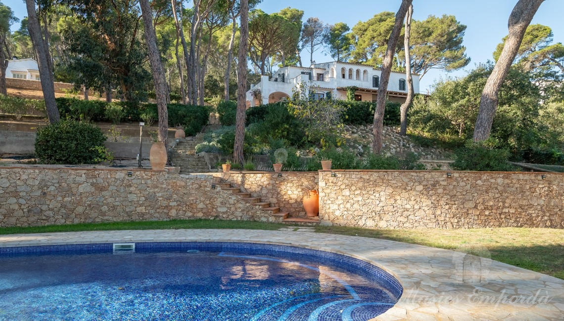 Vistas de la piscina y el mar