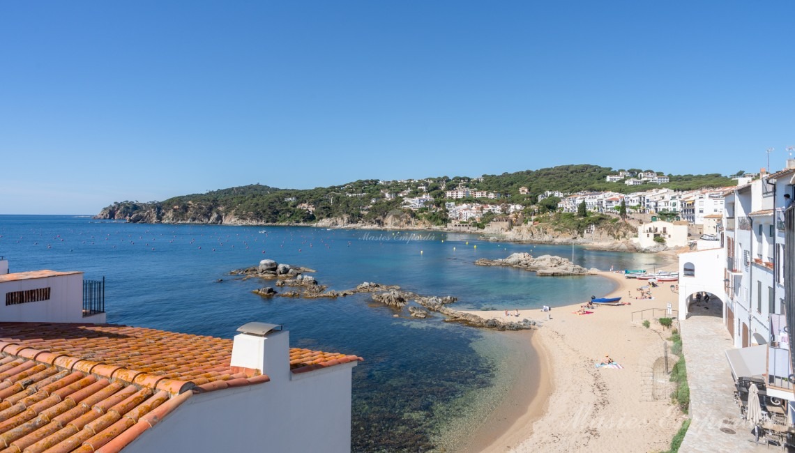Terraza con vistas al mar y la playa
