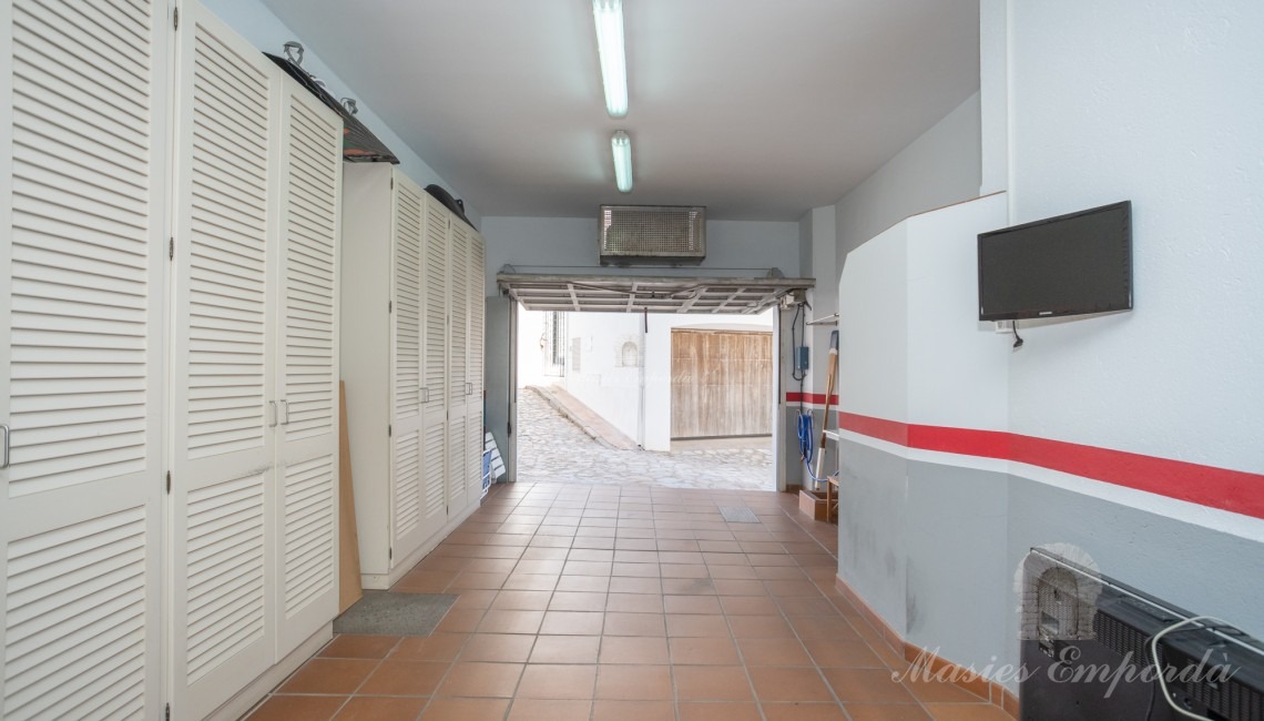 Entrada al garaje de la propiedad