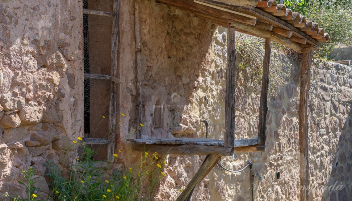 Magatzems i galliners de pati interior de la masia