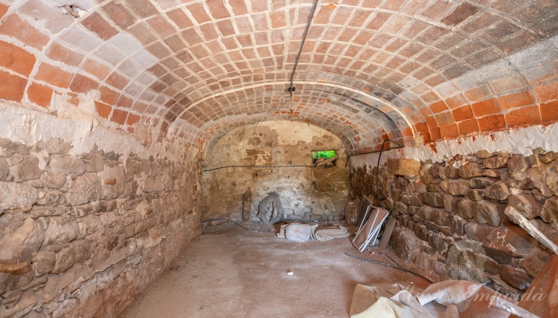 Planta baixa de la masia antiga quadres de bestiar i magatzems