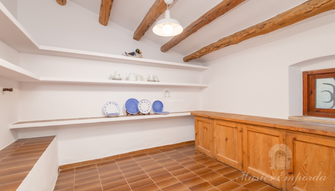 Rebost de la planta baixa al costat de la cuina