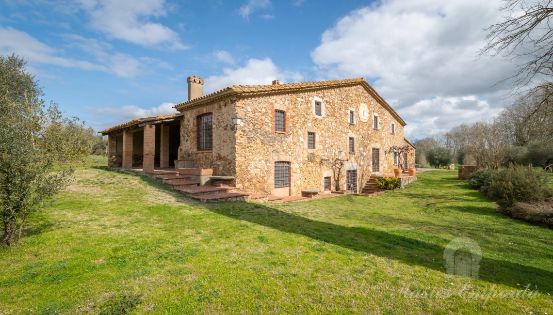 Vistes de la masia