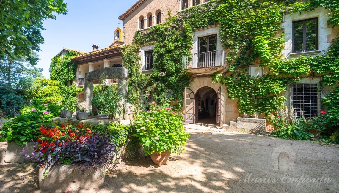 Façana de la masia