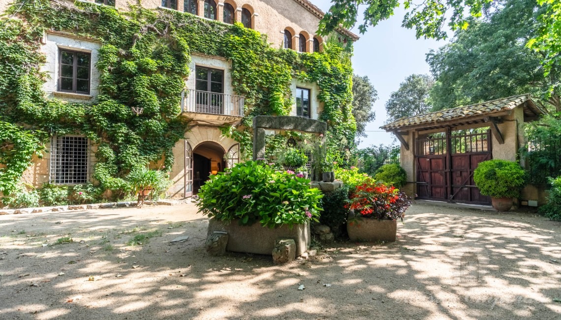 Façana de la masia