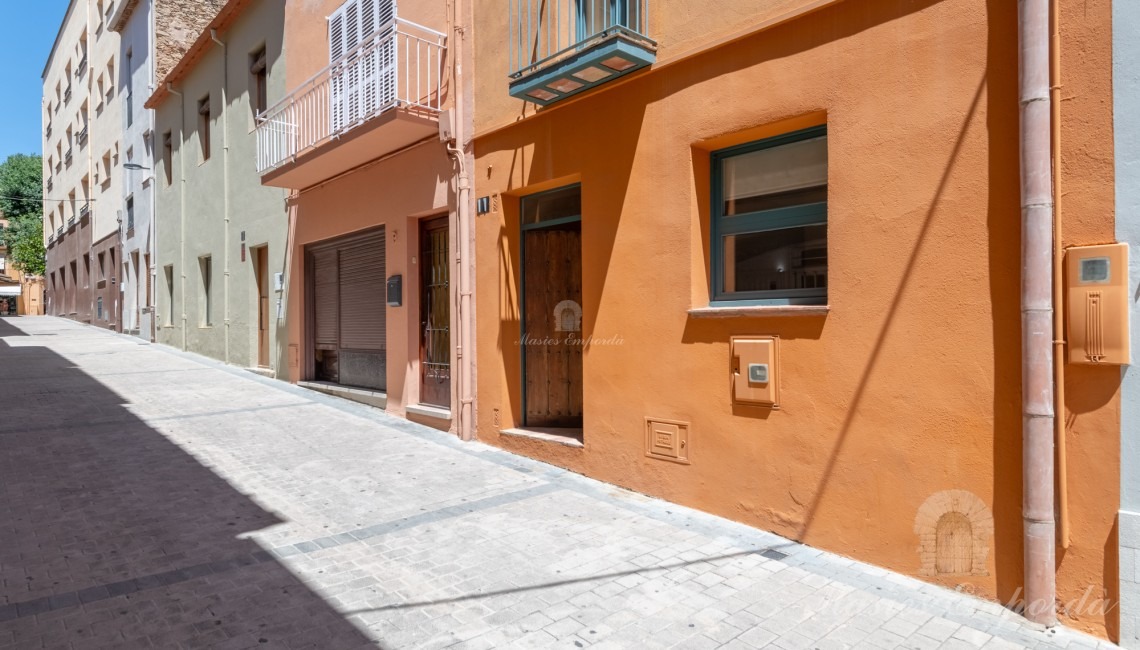 Vistes de l'exterior de façana Vistes de l'exterior de façana