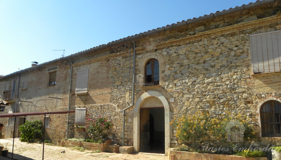 Façana de la masia