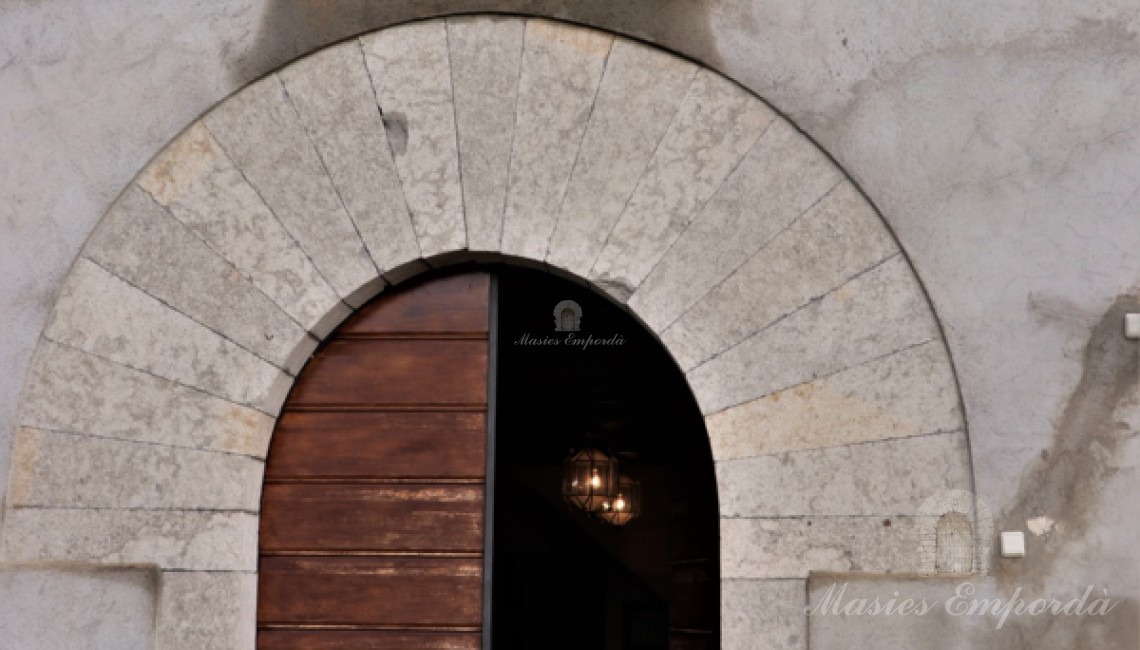 Entrada a la masía 