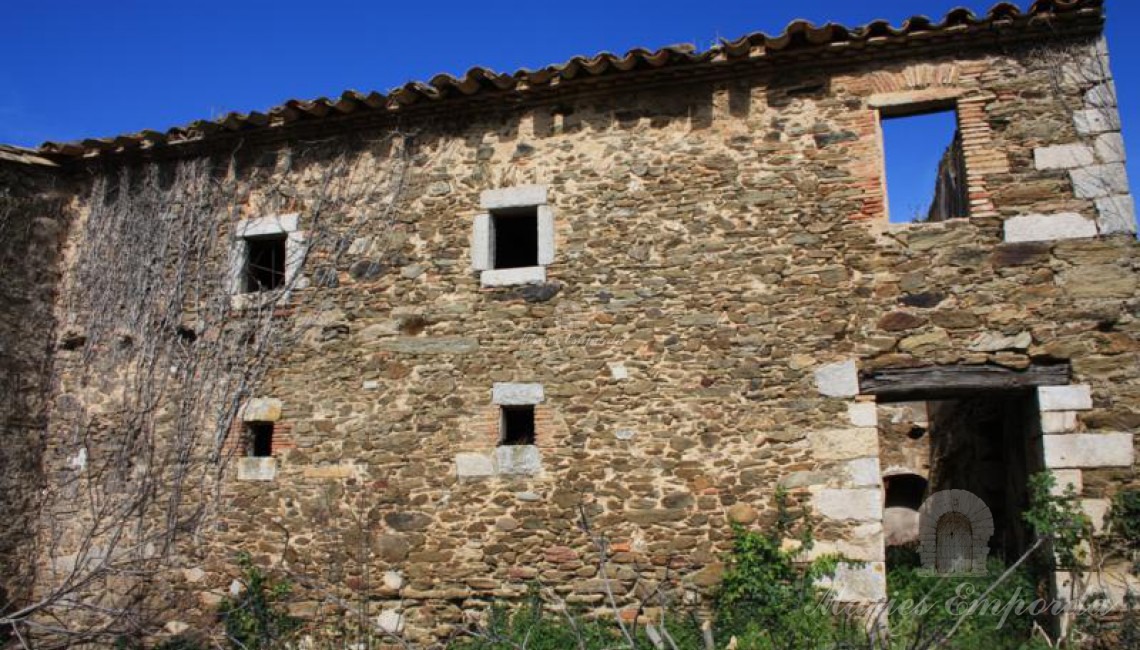 Lateral de la masía