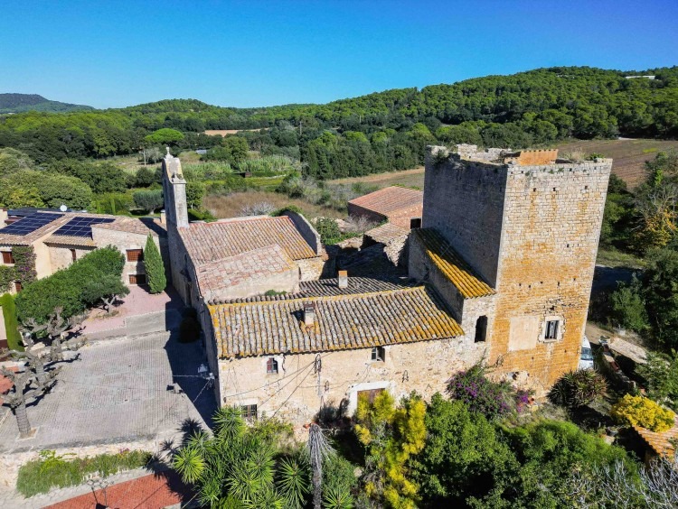 Vistes de la torre romànica