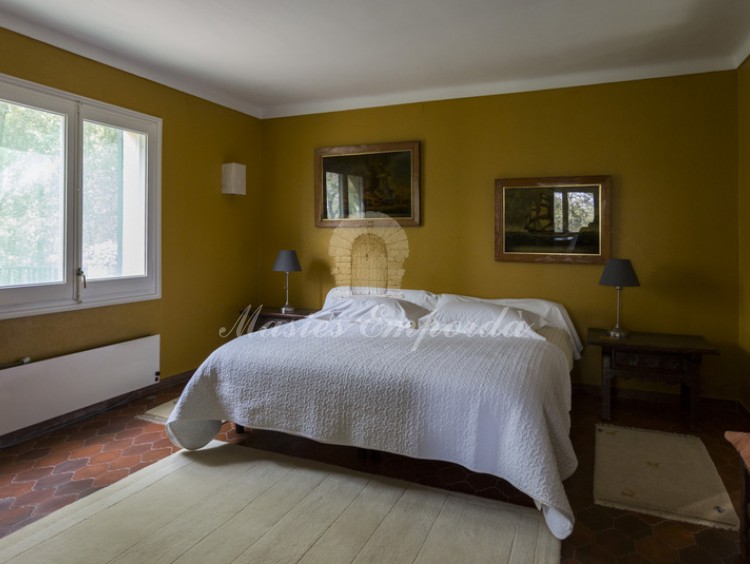 Una de las habitaciones de los apartamentos 