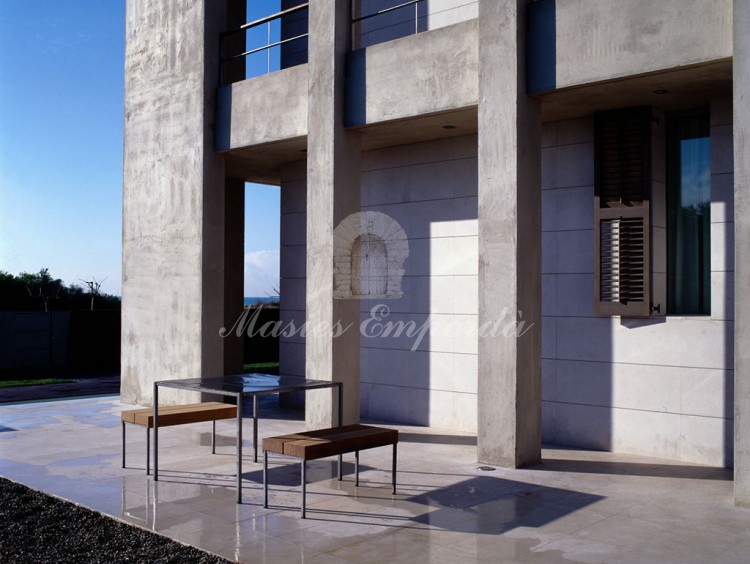 Terraza de la casa con vista a la playa y al mar