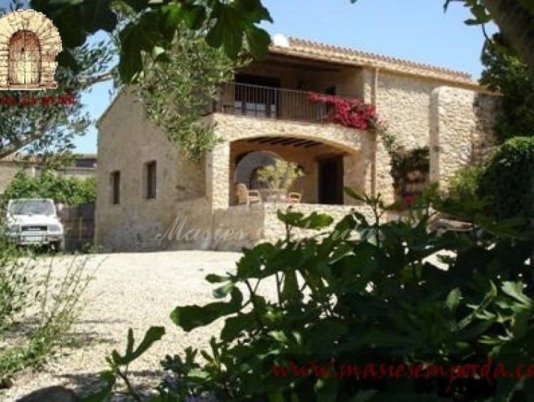 Fachada principal de la casa 