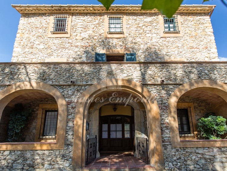 Façana de la masia