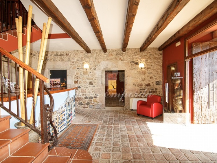 Entrada distribuïdor de la planta baixa de la masia