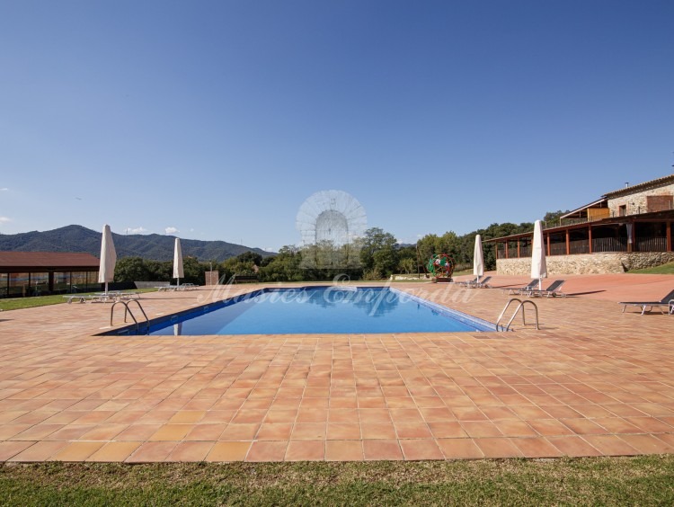 Vistes de la zona de piscina