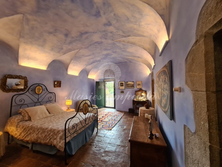Suite amb una volta de llunets espectacularment pintada