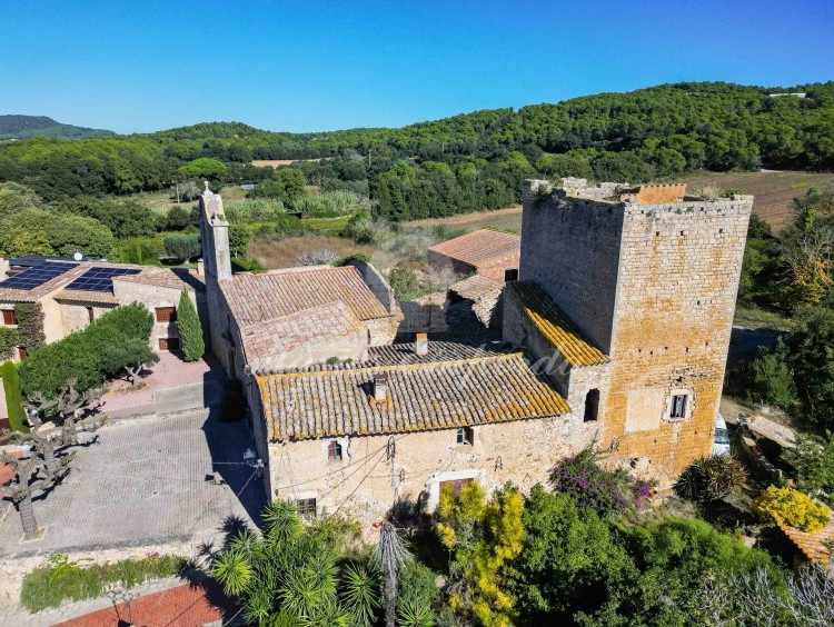 Vistes de la torre romànica