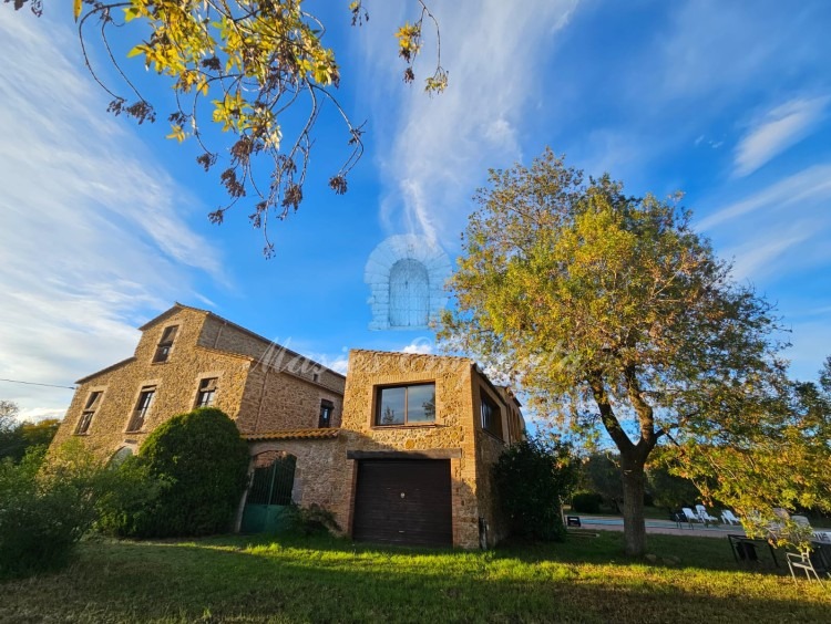 Façana Sud de la masía