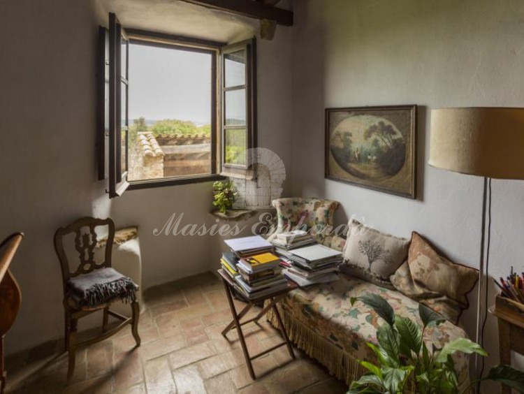 Habitación doble de la planta con vistas al jardín y los campos de la propiedad 