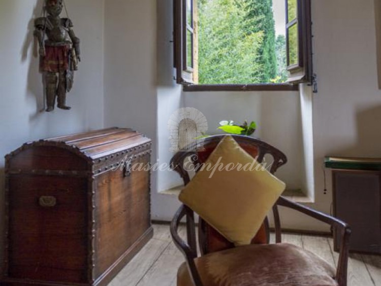 Habitación doble de la planta con vistas al jardín y los campos de la propiedad 