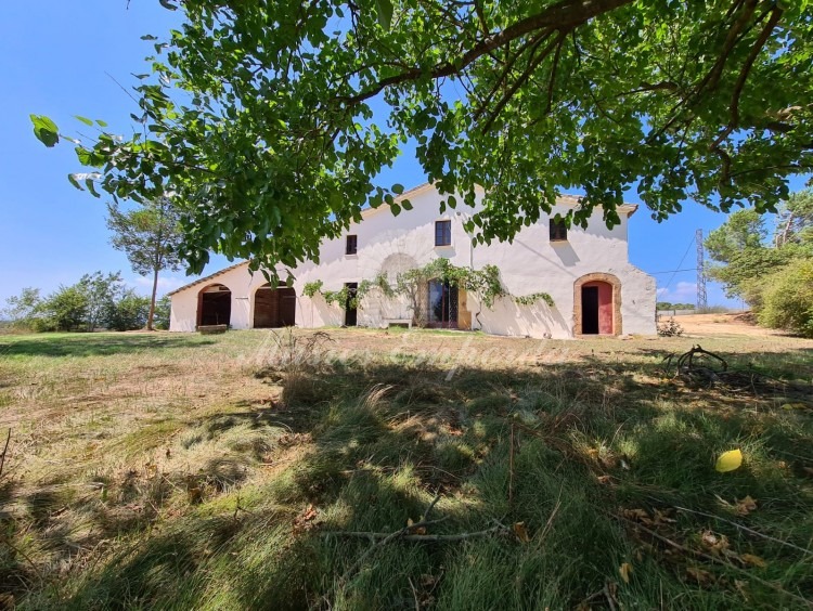Vistas de la fachada de la masía