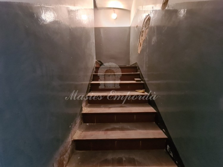 Escala d'accés a planta