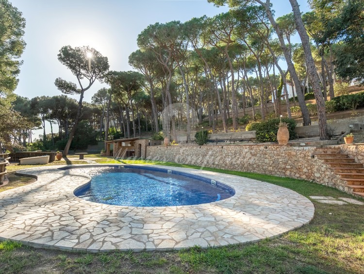 Vistas de la piscina y el mar